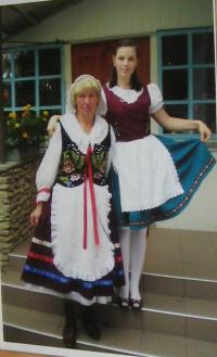 Emilie Kuročenko with granddaughter Ludmila in the traditional folk costume