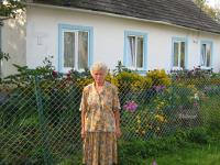 Emilie Kuročenko u svého domu v Moldavě-srpen 2010