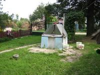Studna na zahradě- vodovod ještě v Moldavě není
