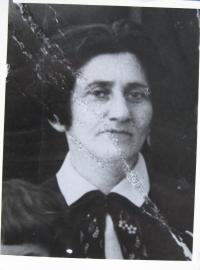 grandmother Laura Morgenstaunerová, who died in a concentration camp