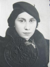 Gertrude Feinbergová, his sister