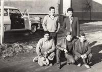 V Montážním podniku spojů, 1969 (L. Goral druhá řada vpravo)