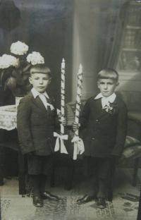 Wily and Cousin Rudolph Hadwiger at First Communion in the granite (Friedeberg)