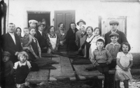 Employees of the witness´s father-in-law in Boťany in southeastern Slovakia, where legionaries from WWI settled (Jiří Nohavička with his sons Jiří and František on the right) - 1930s