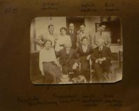 A family photo of the Hartman family (1913)
