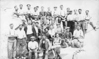 German workers from Vojtovice (Woitzdorf) and Petrovice (Petersdorf), who were going to work in the granite quarries in Žulová (Friedeberg) in the 1930s