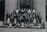 Neological reformist school, Viktor Schwarcz is in upper row, 4th from the right
