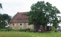 Další zemědělský objekt v Bukolowu náležející k táboru Kurzbach - tehdy tu bylo umístěno 400 vězeňkyň a marodka