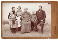 Rodina s babičkou 1911
