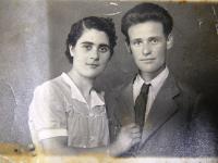 Mr. Dumlas´ parents and their wedding picture
