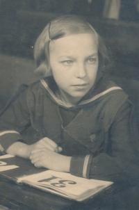 In elementary school, 1938
