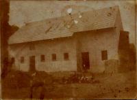 Farm building in Brozany