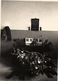 1955 Czech memorial plaque in the crematorium