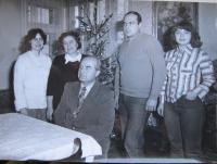 Family Smahelová left-witness sister Hedwig, Hedwig's mother, father, Rudolf, survivor, sister of John, Christmas 1978, Olomouc 