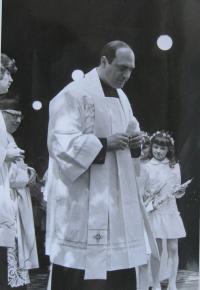 Rudolf Smahel as a priest in 1978 in Uherský Brod 
