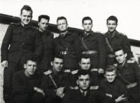 Na vojenském učilišti v Praze, 1953 (Alois Kubiš je třetí zprava v dolní řadě)