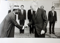 Ladislav Kubizňák as a Foreign Ministry protocol officer during an audience of Sorsoh Ibrahim Conteh, the ambassador of Sierra Leone, with G. Husák.  March 21, 1985