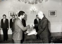 Ladislav Kubizňák as Foreign Ministry protocol officer during an audience of ambassador of Cape Verde with Czechoslovak president Gustáv Husák, 1985