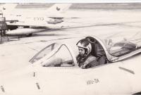 Miloslav Neuberg v letadle MiG-19 v Pardubicích