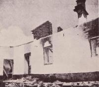 Jeden z vypálených domů v Javoříčku