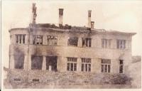 Vypálený hotel  v Javoříčku, který postavil Adolf Pospíšil, rodák z Veselíčka-tento hotel byl postaven v roce 1941 a od roku 1942 zabrán nacistickou organizací SS v Bouzově 