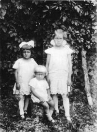 Jan Křivka with siblings in Volhynia