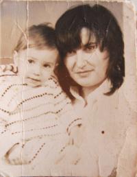 Gabriela Bairová-Stoyanová with her daughter Iva in 1984