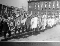 Flags in front of President Beneš in Ostrava during the taking of the oath