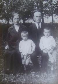 Vondráček family, Mikuláš Vondráček with mother