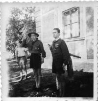 Babáky - letní tábor vlčat 1945 (vlevo Vl. Červenka)