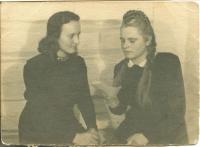 Текля і подруга Анна Сірко з м. Броди. Красноярський край, 1947-1948 рр.