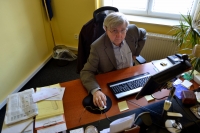 Pavel Bratinka v kanceláři