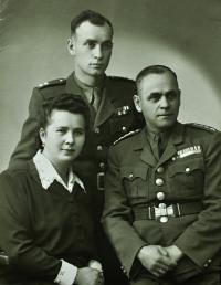 Karel Brhel s rodiči Františkem a Anežkou / rozenou Křendkovou