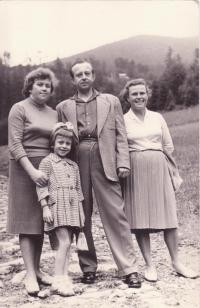 Libuše Hiemerová with her sister Božena and her husband