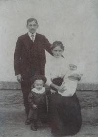Dad Vladimír (left) with his parents, 1912
