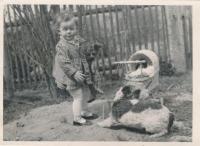 Alena with her dog Dodo in Drachkov, 1941