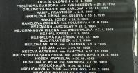 Stéla - manželé Hejlovi (rodiče pamětnice) v seznamu obětí heydrichiády