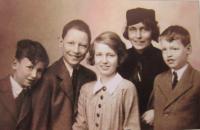 Mother Terezie with children. From the left Richard, Ludvík, Marie Terezie and Hugo