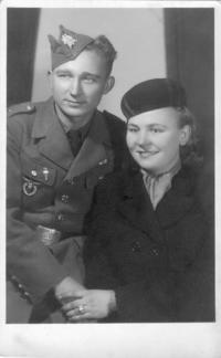 Vera Citterberg with brother Josef Vetrovec after the war
