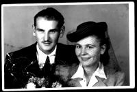 15. srpna 1946 v den svatby s Věrou, rozenou Větrovcovou, s níž se seznámil v armádě