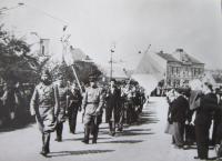 Pohřeb partyzánů ve Vízovicích dne 7.5. 1945