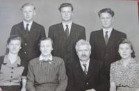 Rodina Stanzelových (nahoře zprava  František, Josef, Hubert, dole zprava Anna, Josef, Anna, Marie)