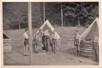 1946 Skautský tábor "na Rychtářce" - vlevo Přemysl Filip