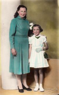 Marie Chalupová with her niece 1958