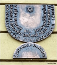 Memorial plaque remembering the deported in Hradec Králové