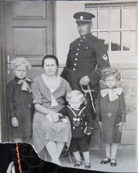 Rodina Břečkova - Miluška (pamětmice), matka Anna, bratr Milan, otec Josef a sestra Anežka