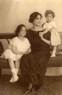 Marieta Šmolková with her mother and sister in the 1923 (in the right)