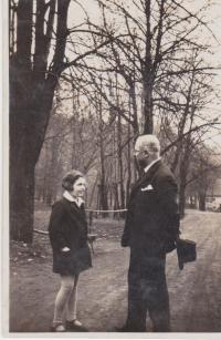 Marieta with her father in the 1930 in Dubí
