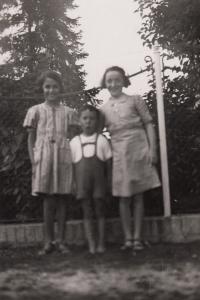 Růžena (right) and Lisa Vogel, 1939