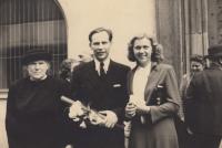 Miloš Lokajíček with his wife and mother, doctoral graduation ceremony, 1950